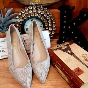 Melrose Ave Wedge